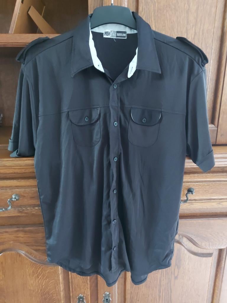 chemise noire homme, Enlèvement ou Envoi, Porté