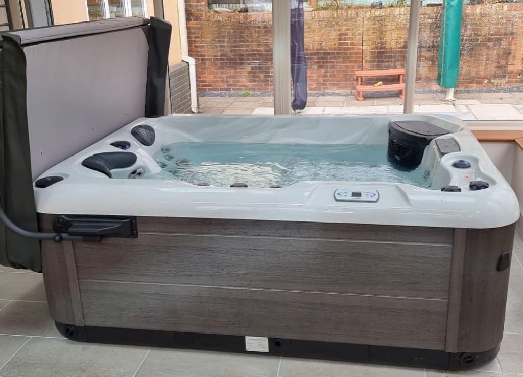 Jacuzzi 3 places remise 40% livraison accessoire plus offert, Jardin & Terrasse, Clôtures de jardin, Neuf, Enlèvement ou Envoi