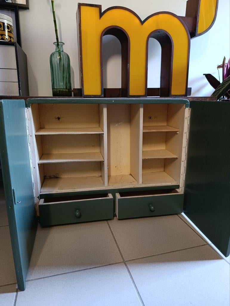 Charmante armoire pharmacie vintage à casiers et tiroirs, Maison & Meubles, Armoires | Armoires murales, Utilisé, Enlèvement ou Envoi
