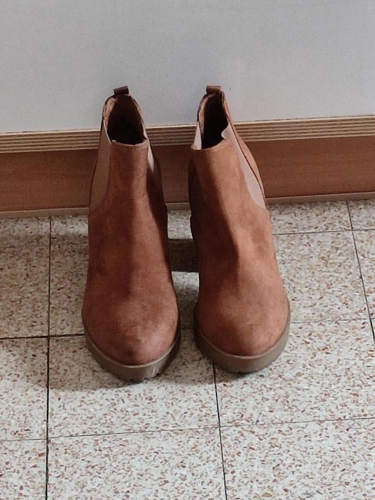 Enkellaarsjes met hoge hak maat 39, Kleding | Dames, Schoenen, Lage of Enkellaarzen, Gedragen, Bershka, Ophalen of Verzenden