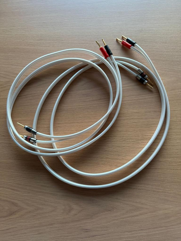 QED XT40 (2x2m) luidsprekerkabel, Ophalen of Verzenden, Zo goed als nieuw, Luidsprekerkabel
