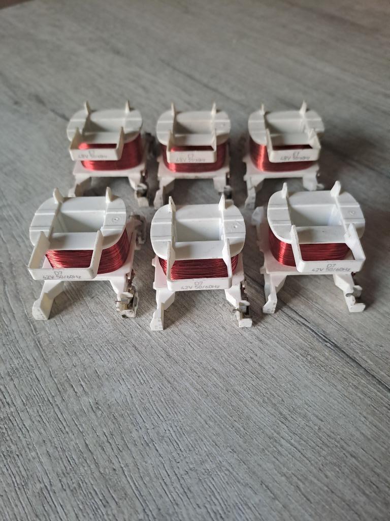13 spoelen LX Telemec/Schneider, Hobby en Vrije tijd, Elektronica-componenten, Ophalen of Verzenden, Zo goed als nieuw
