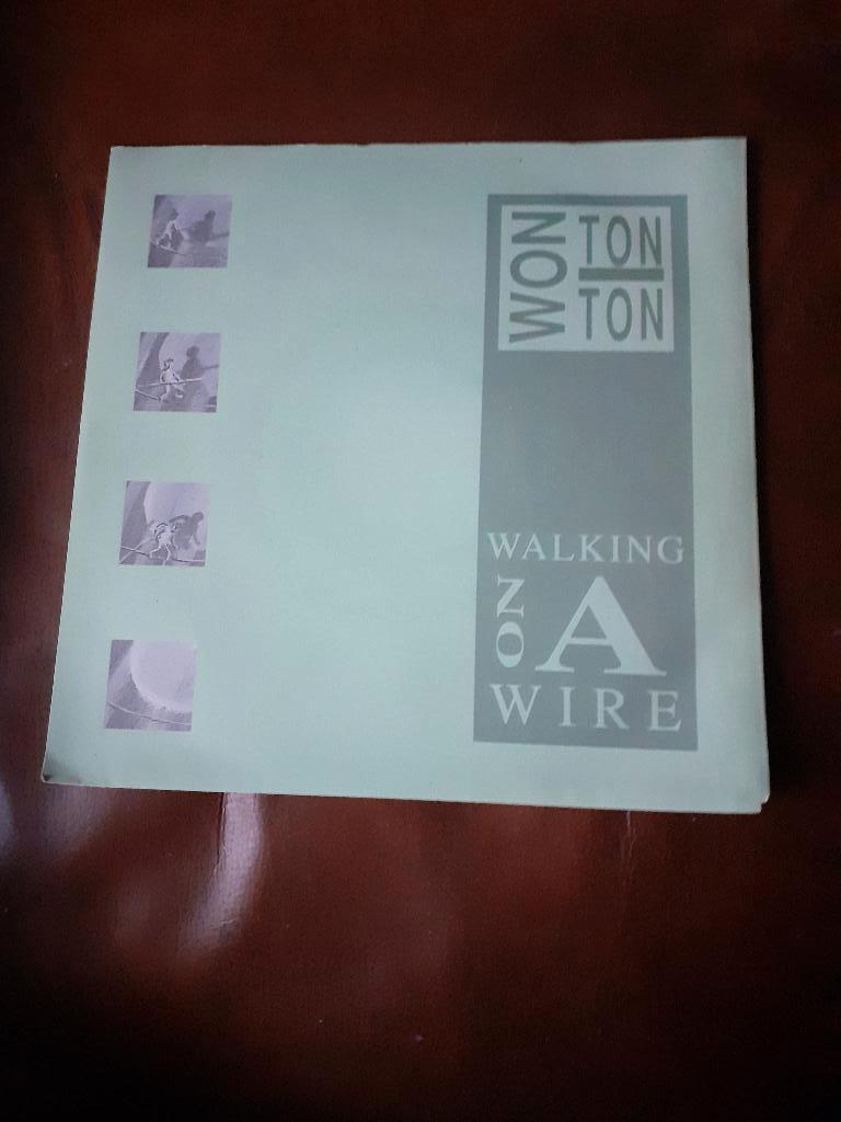 45T Won Ton Ton : Walking on a wire (Belpop), Cd's en Dvd's, Ophalen of Verzenden