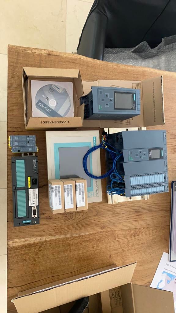 Gezocht! Siemens PLC, frequentieregelaars en schermen., Enlèvement ou Envoi, Comme neuf