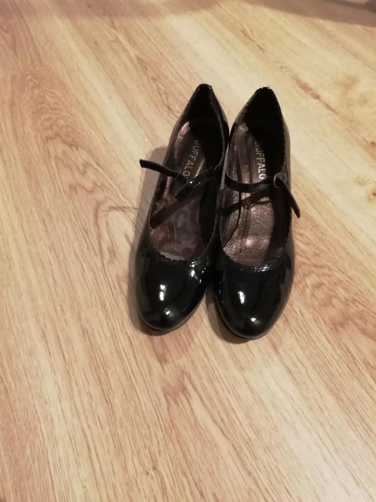 NIEUWE elegante feestelijke zwarte damesschoen, met riempje, Zwart, Nieuw, Dansschoenen, Ophalen of Verzenden