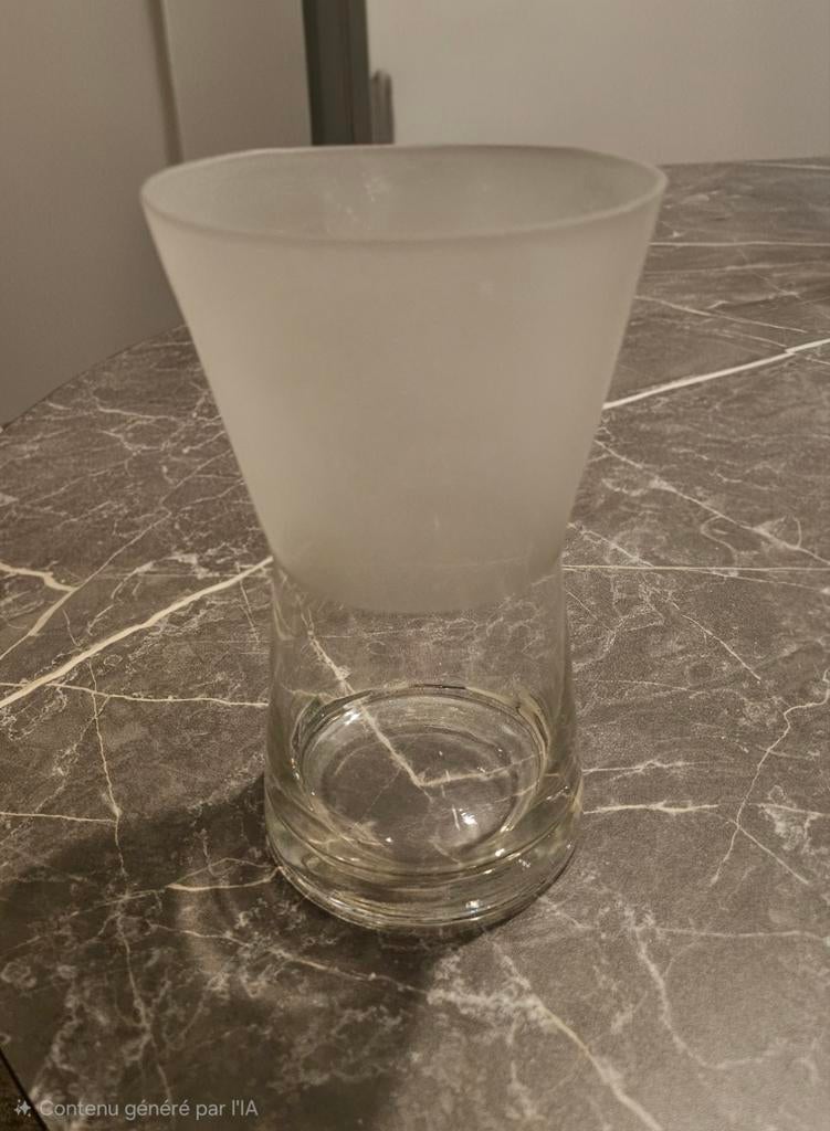 Tweekleurige vaas of trechter, Ophalen, Glas