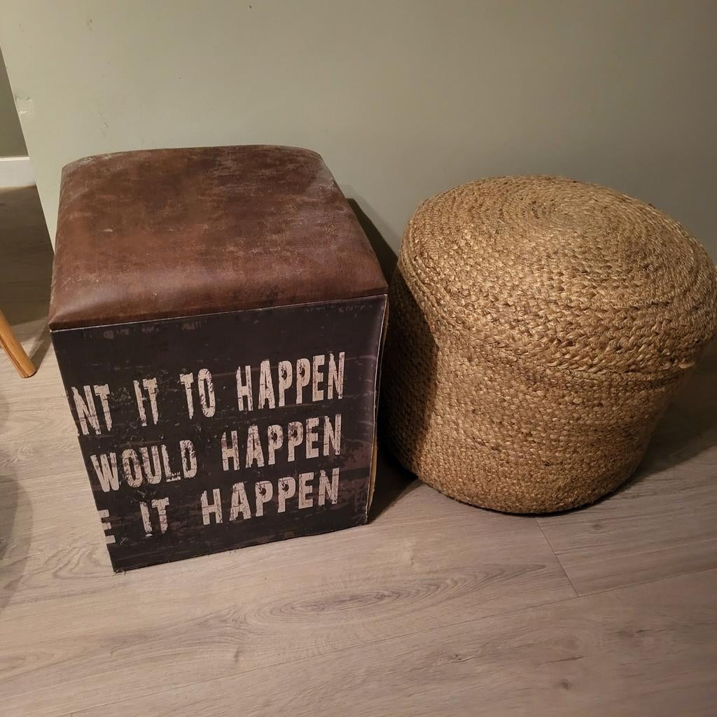 2 poefen om te zitten, Huis en Inrichting, Ophalen, Zo goed als nieuw