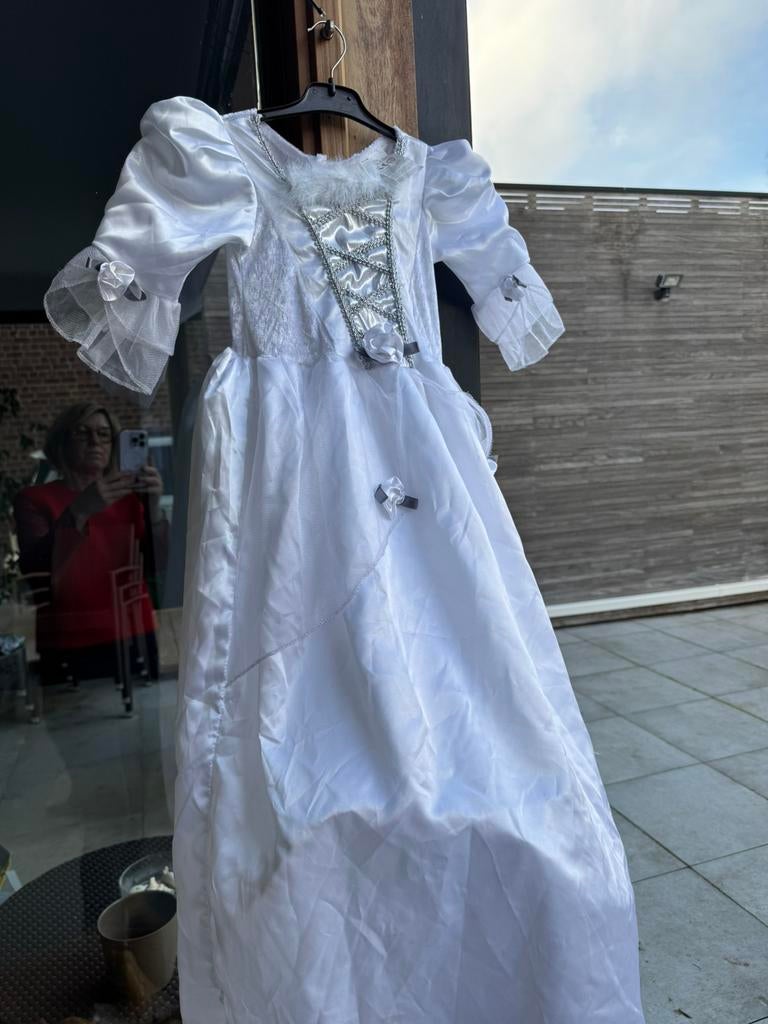 Deguisements robe mariee et robe espagnole 128 7 ans, Enlèvement, Utilisé