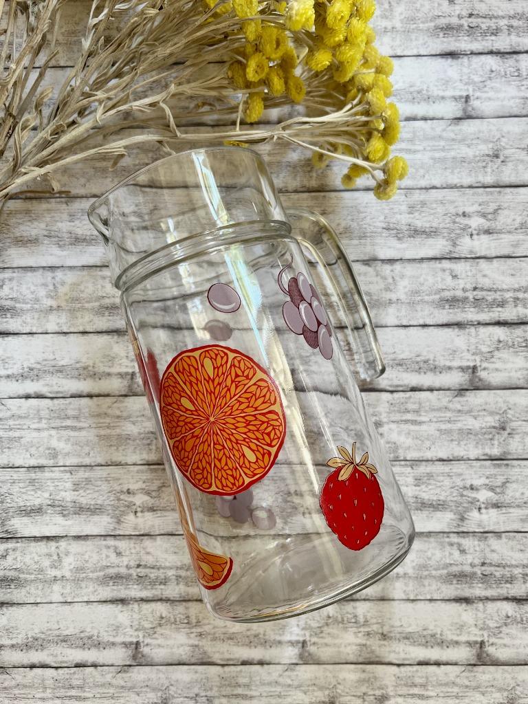 Carafe à eau en verre vintage, décorée de fruits, Antiquités & Art, Antiquités | Services (vaisselle) pièces, Enlèvement ou Envoi