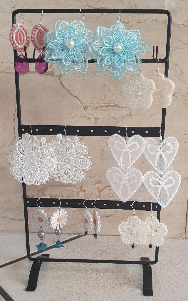 Verschillende kanten oorbellen, Handtassen en Accessoires, Ophalen of Verzenden, Nieuw, Wit, Hangers