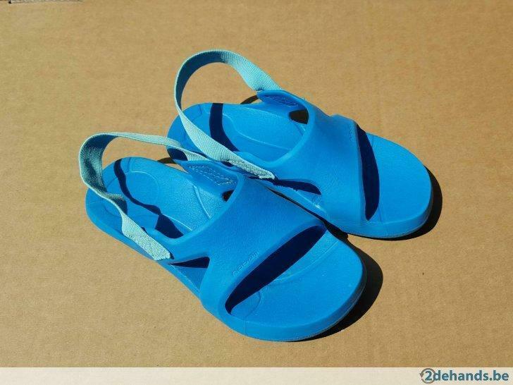 Leuke blauwe badsloefjes - maat 28 / 29 - nabaiji, Ophalen of Verzenden, Gebruikt, Jongen, Overige typen