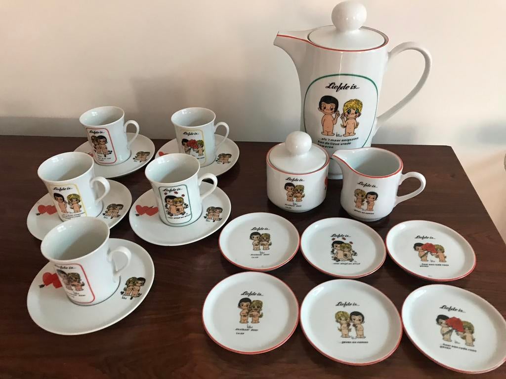 Liefde is Servies kopjes met onderbordjes /  koffiepot, Ophalen of Verzenden, Huis en Inrichting