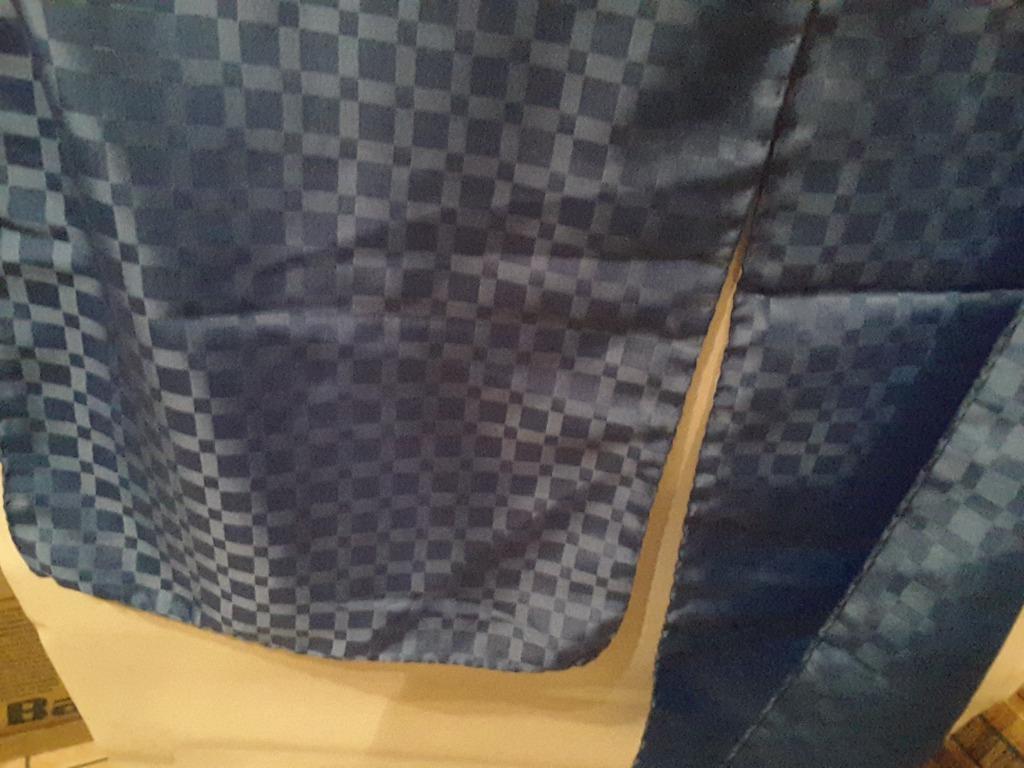foulard - écharpe bleu 155x 30cm moyen motif damier brillant, Enlèvement ou Envoi, Neuf, Écharpe
