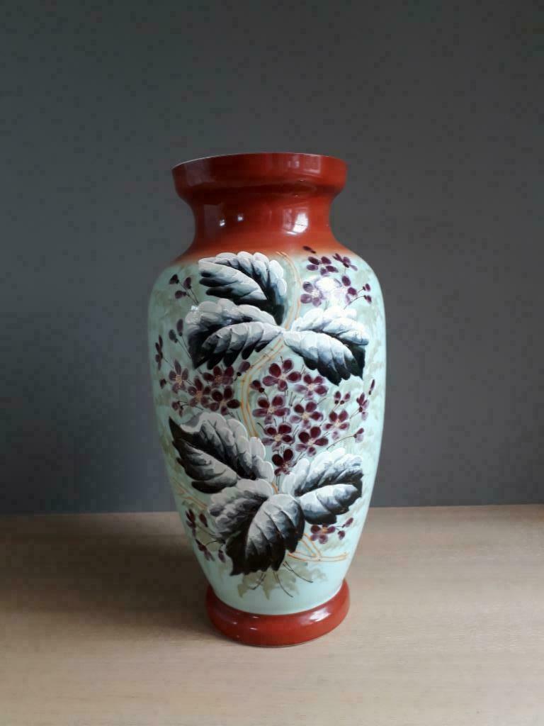 Antieke opaline vaas met handgeschilderd bloemenmotief, Antiek en Kunst, Ophalen