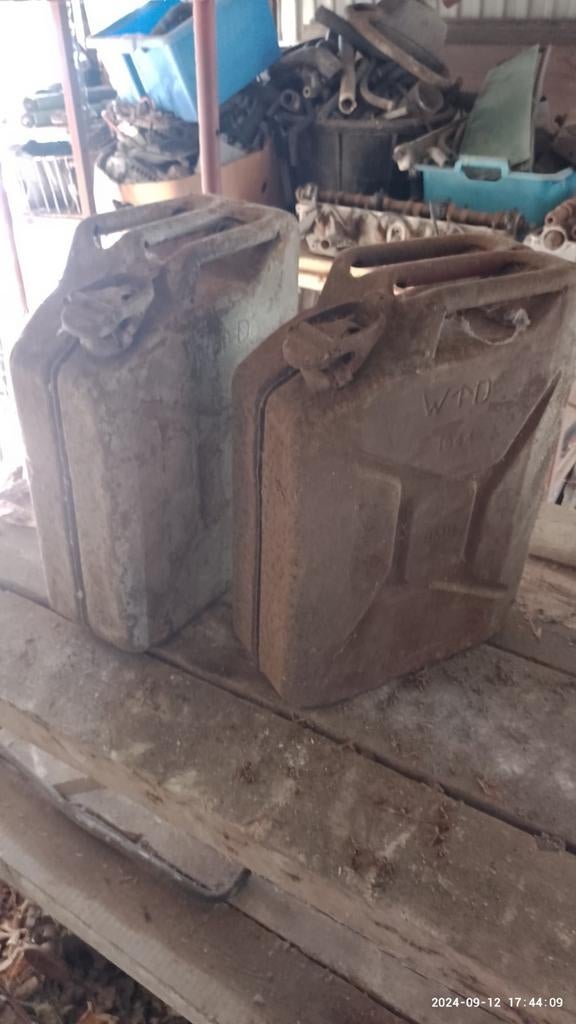 2 jerrycans uit 1944., Ophalen, Gebruikt