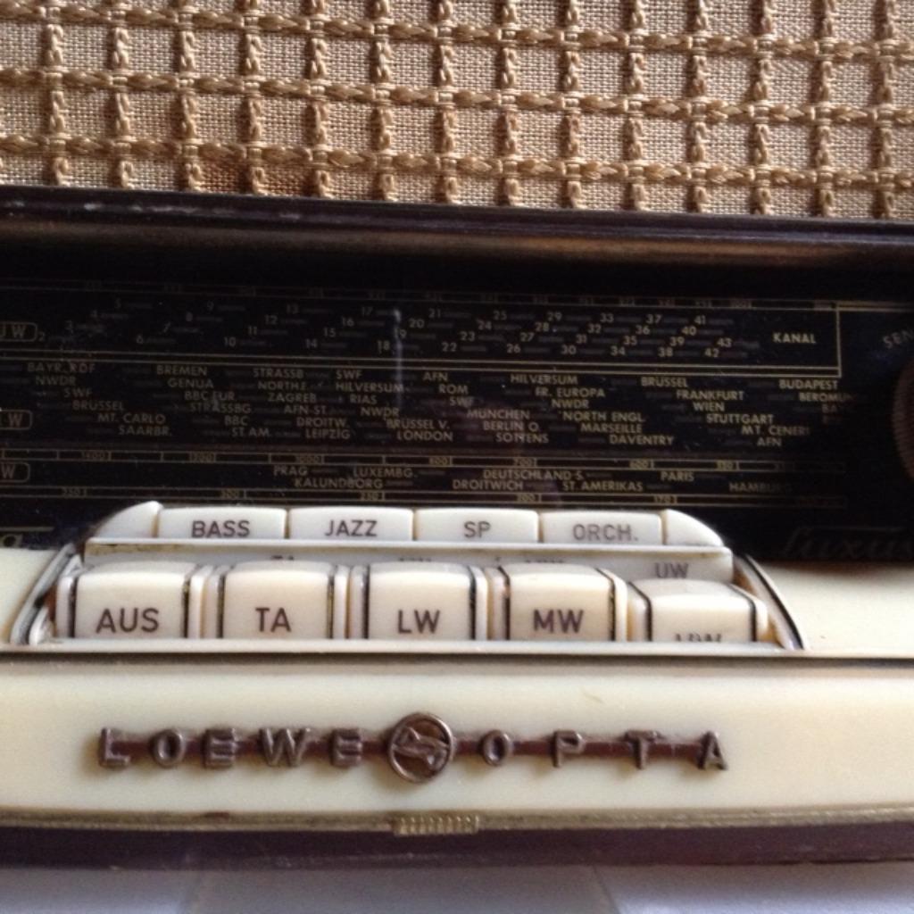 LOEWE OPTA - lampen radio - perfecte klank, Audio, Tv en Foto, Ophalen, Gebruikt, Radio
