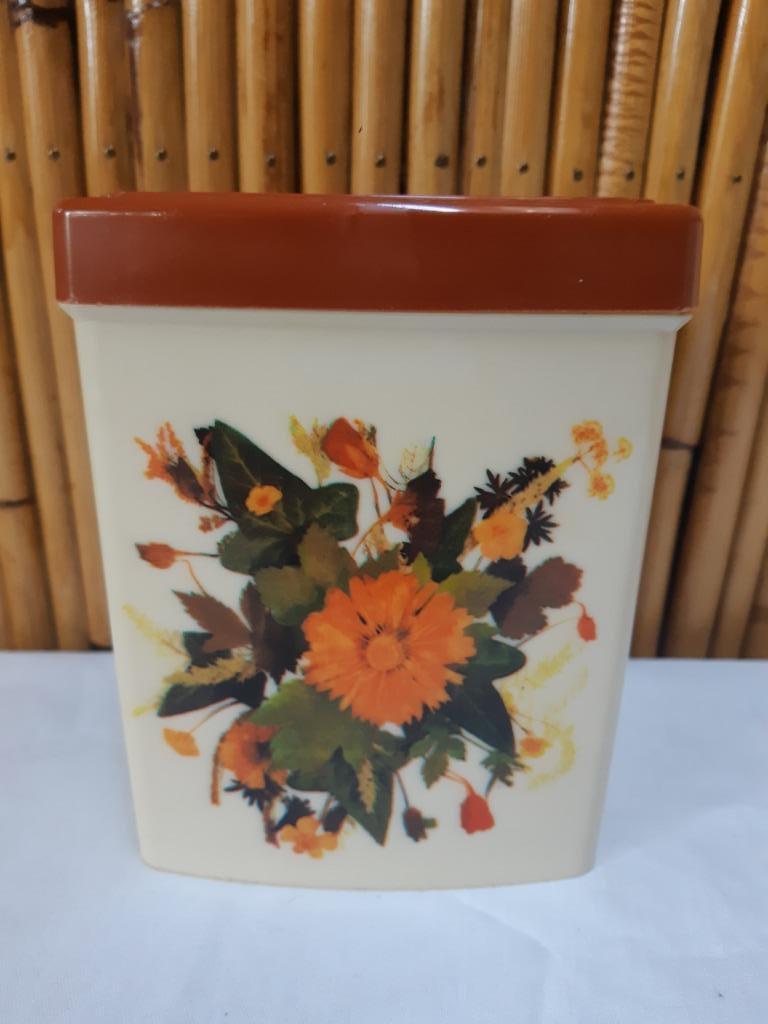 Vintage D.B.P. Crèmekleurige en bruine plastic doos uit 1970, Overige materialen, Gebruikt, Verzenden, Kom(men)