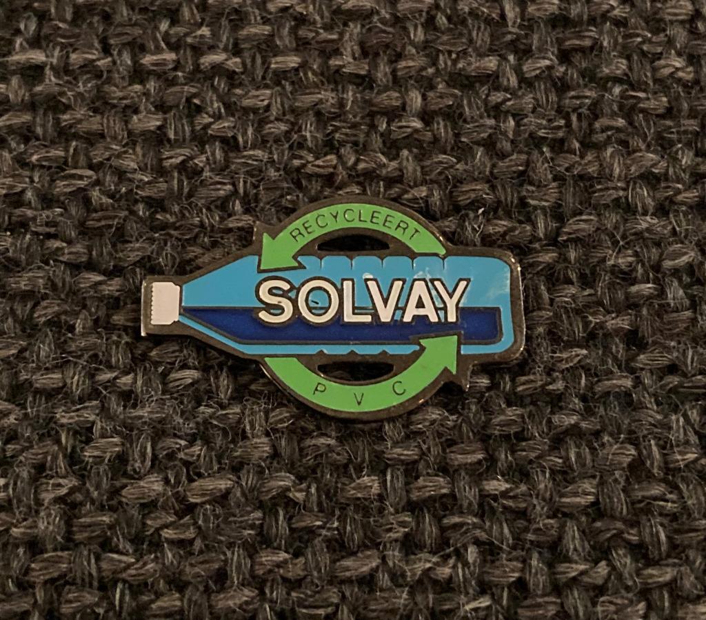 PIN - SOLVAY, Envoi, Utilisé, Marque, Insigne ou Pin's