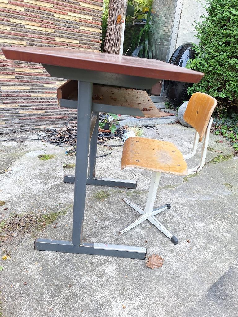 banc d'école primaire et sa chaise, Ophalen, Gebruikt