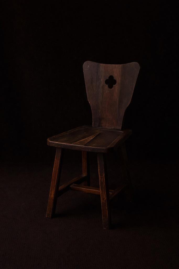 Brutalist wooden chair, Ophalen