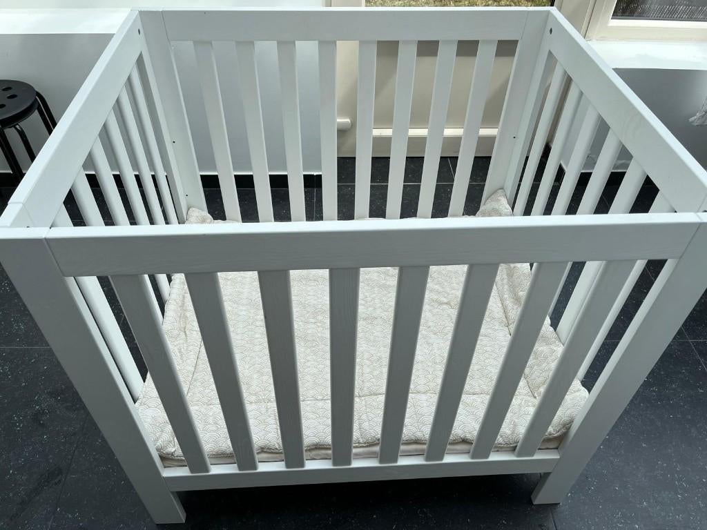 Baby Box Kidsmill Alaska- Wit - Inclusief Matras, Enlèvement, Comme neuf, Réglable en hauteur
