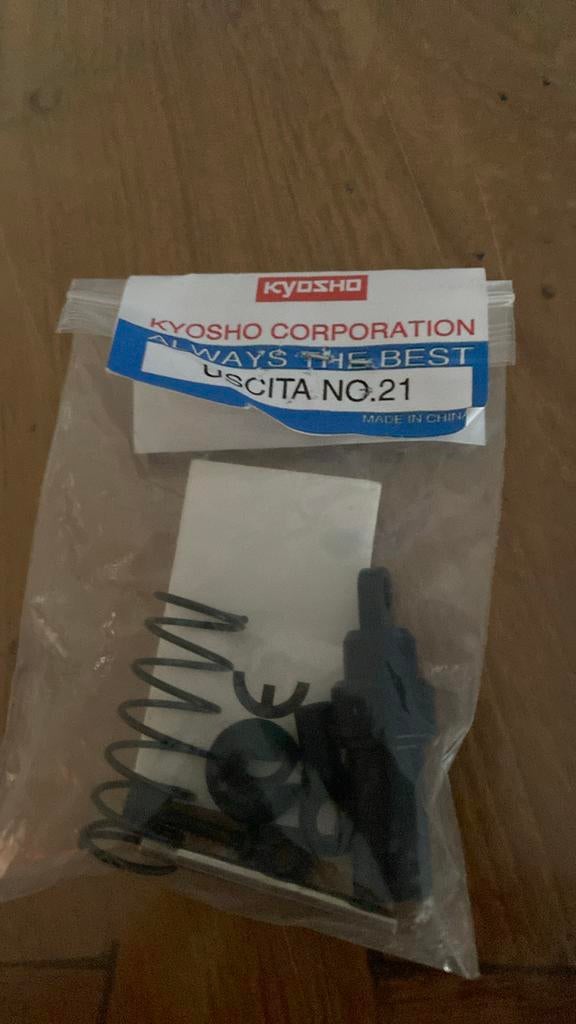 Kyosho nieuw onderdeeltje nr 21. Voor modelbouw 1:10. 6€, Hobby en Vrije tijd, Ophalen, Nieuw, Nitro