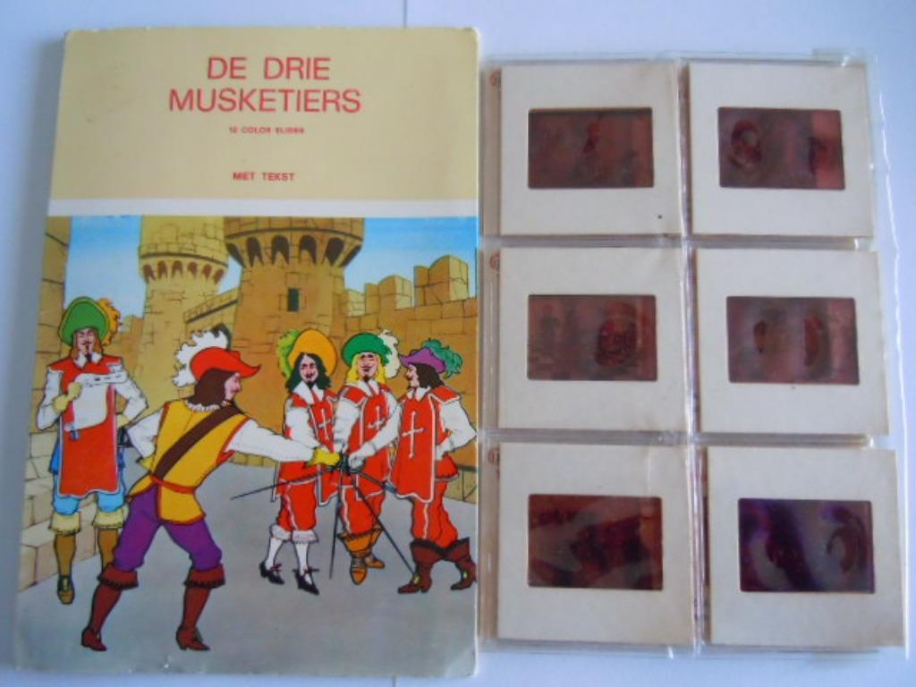 De drie musketiers 12 color slides Fotocinedizioni 1975, Ophalen of Verzenden, Gebruikt
