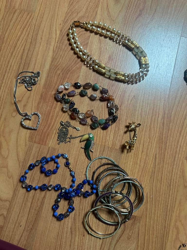 Parure de bijoux colliers bracelets et broche, Pierre ou Minéral, Enlèvement ou Envoi, Autres couleurs, Comme neuf