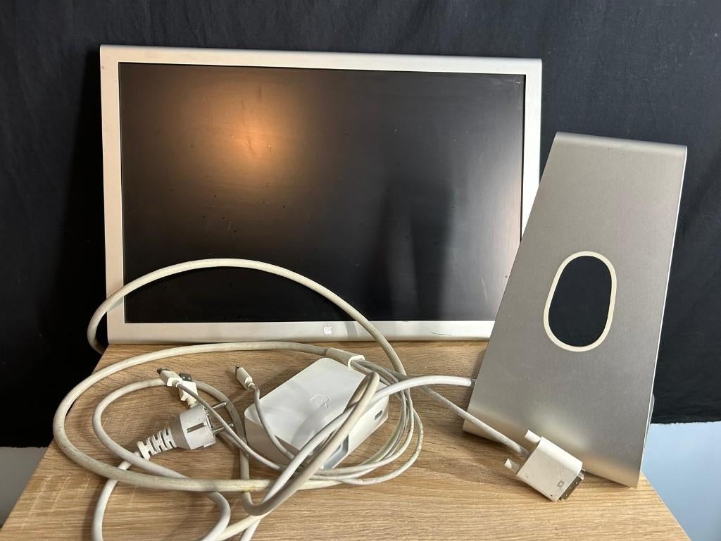 Apple Cinema Display 20" met Lader A1096 (65W), Computers en Software, Monitoren, Ophalen, Full HD, Overige typen, Apple
