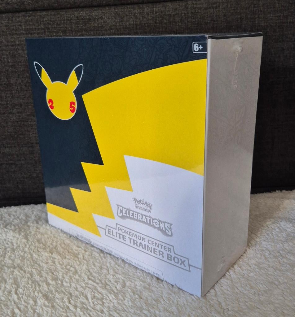 Celebrations Pokémon Center Elite Trainer Box, Ophalen of Verzenden, Nieuw, Boosterbox