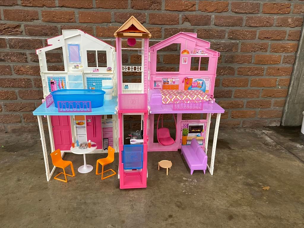 Groot luxe Barbie poppenhuis inclusief accessoires, Ophalen, Zo goed als nieuw, Poppenhuis