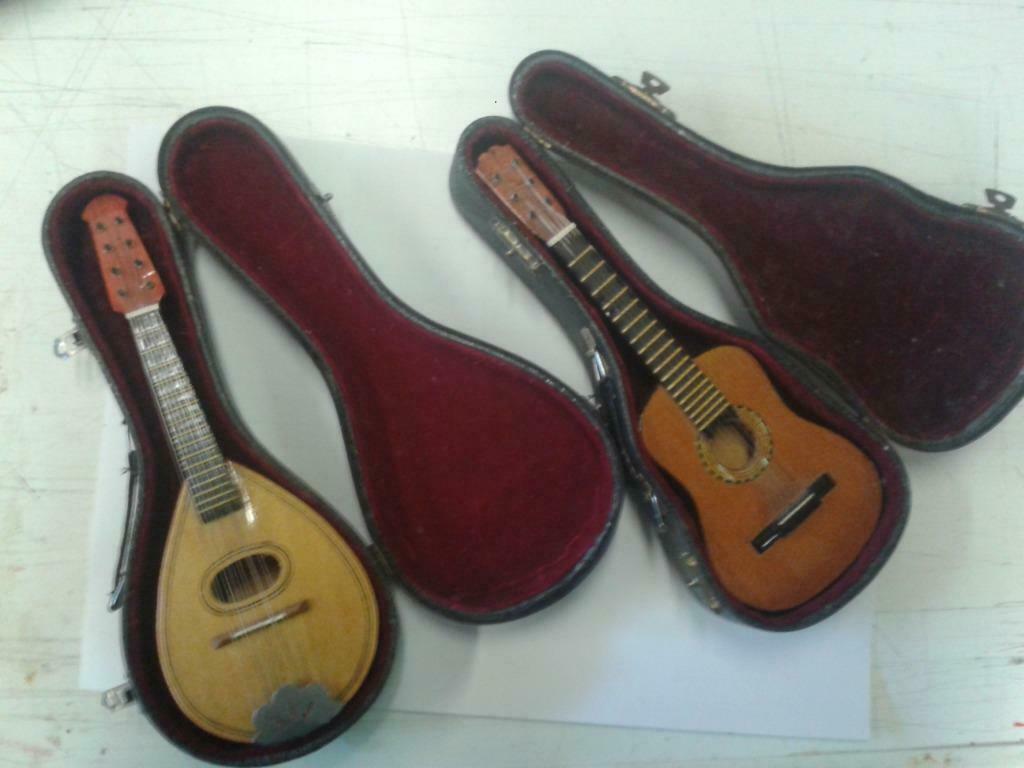 une guitare et une mandoline  miniatures  +- 20cm, Enlèvement ou Envoi