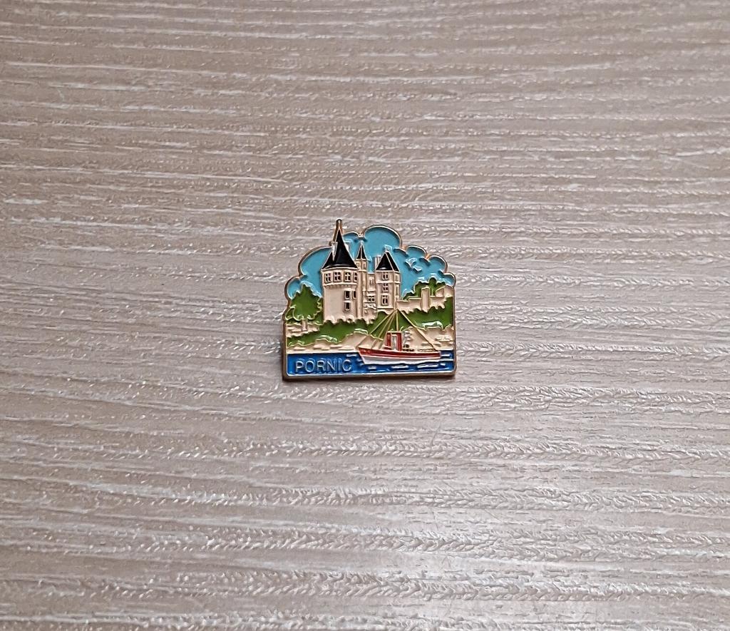 PIN - PORNIC - FRANCE - FRANKRIJK, Envoi, Utilisé, Ville ou Campagne, Insigne ou Pin's