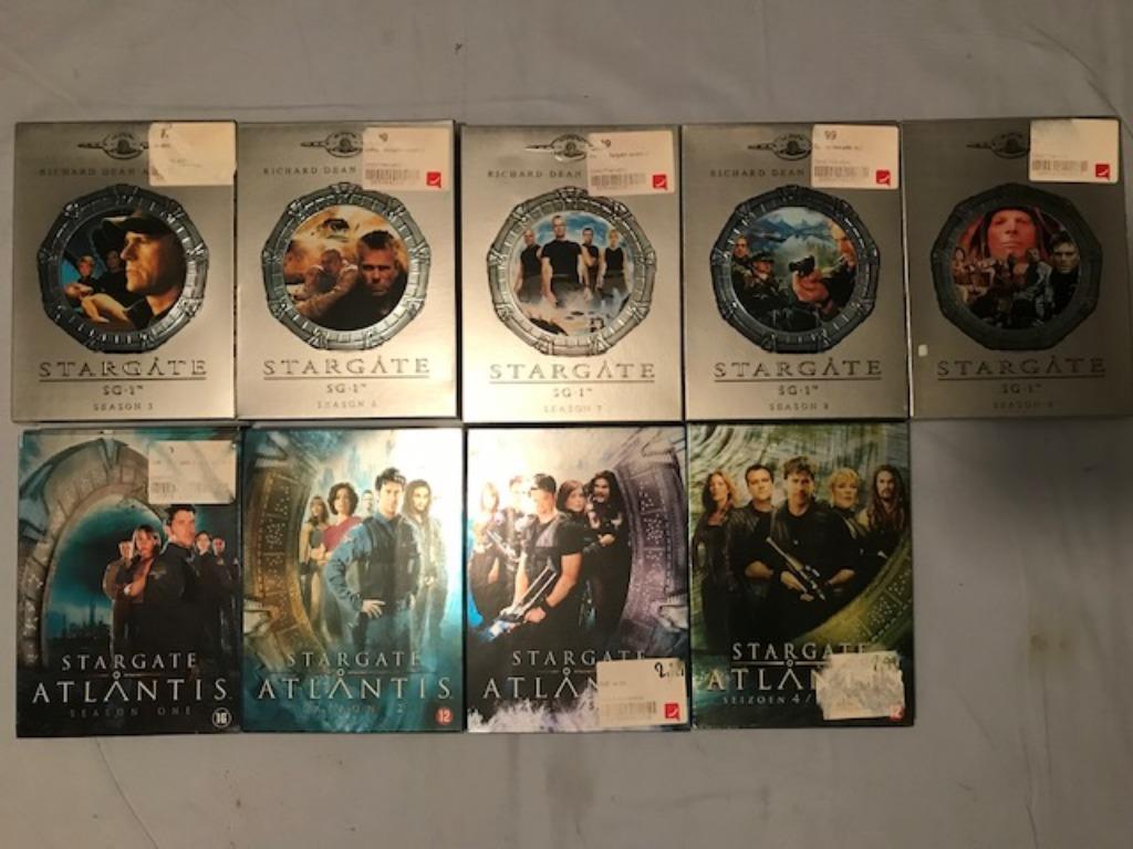 DVD StarGate SG-1 saison 3,6,7,8,9 et Atlantis 1,2,3,4, Enlèvement ou Envoi, Science-Fiction, Coffret, Utilisé