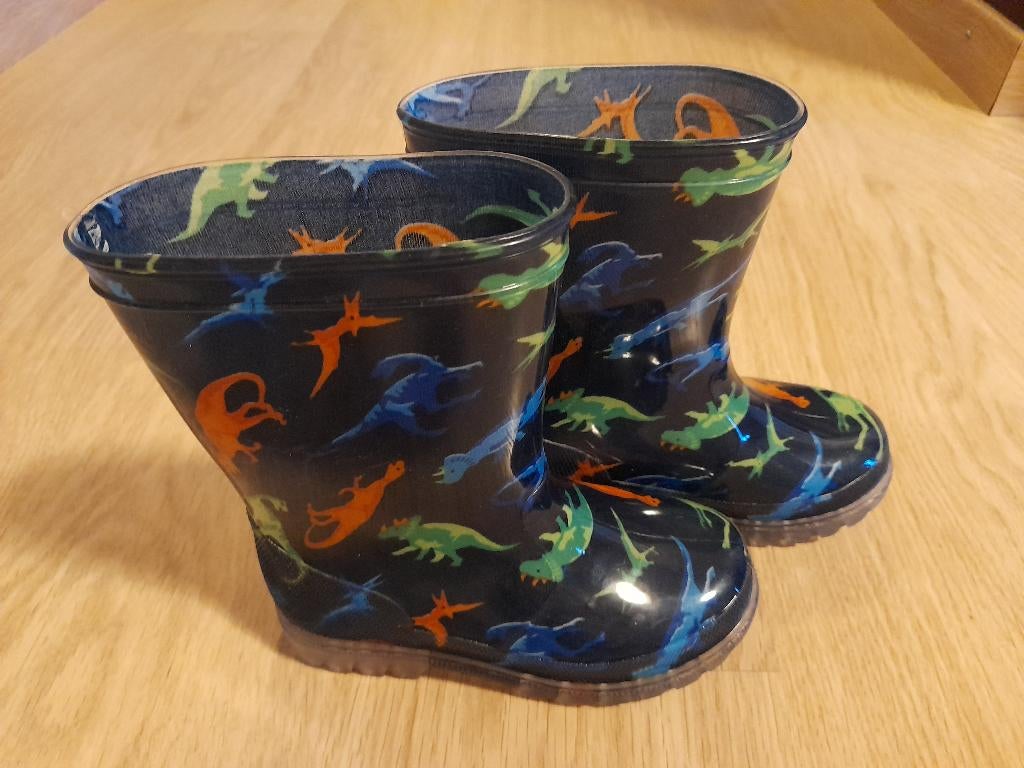 Donker blauwe regenlaarzen met dino 's op 26( Nieuwstaat), Kinderen en Baby's, Jongen of Meisje, Nieuw, Ophalen of Verzenden, Laarzen