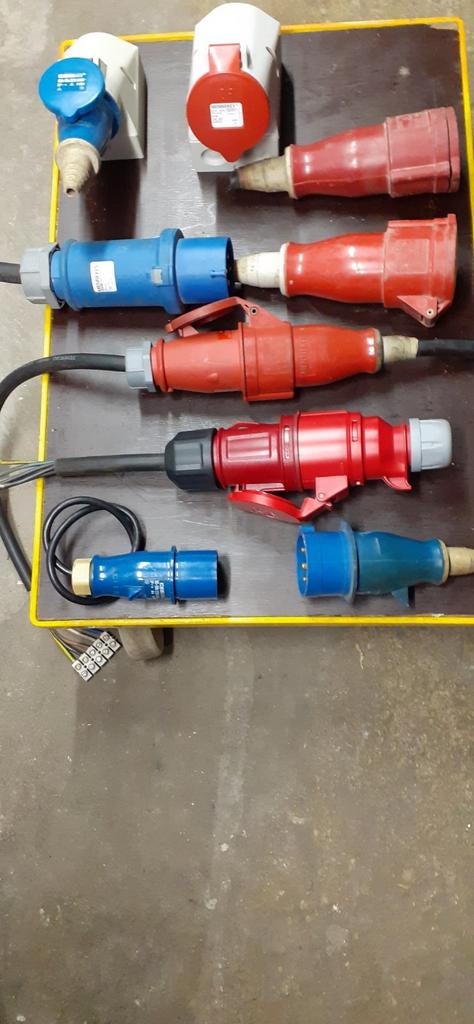 Kabelstekkers, Ophalen, Zo goed als nieuw