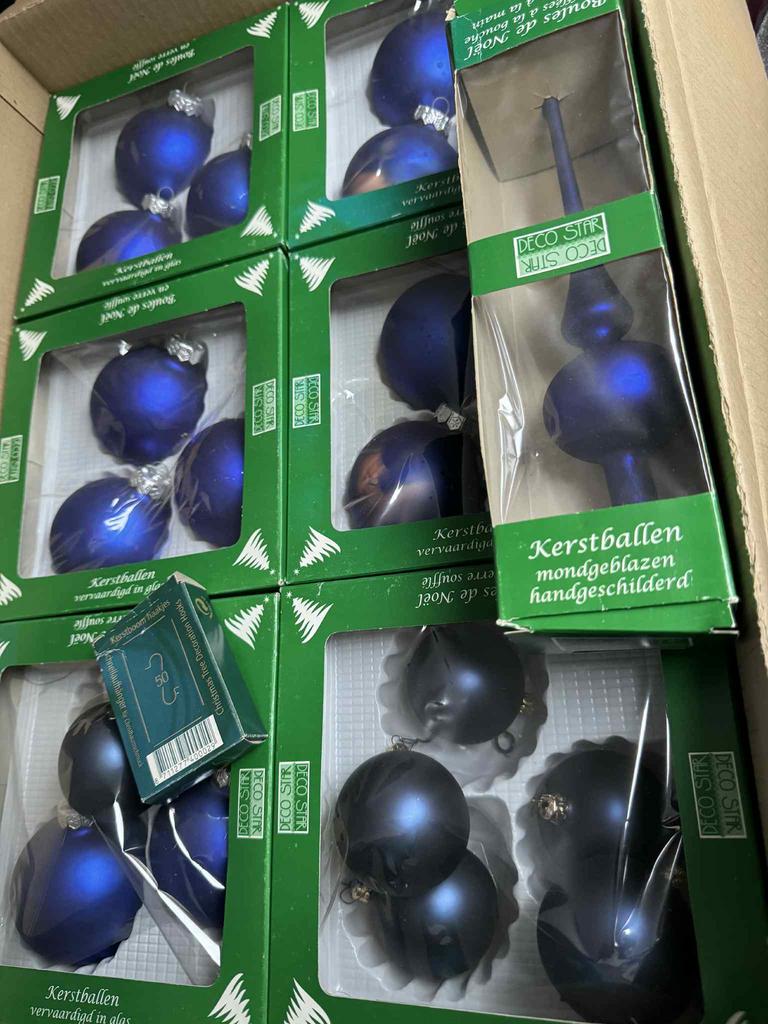 Blauwe kerstballen en piek, Ophalen, Gebruikt