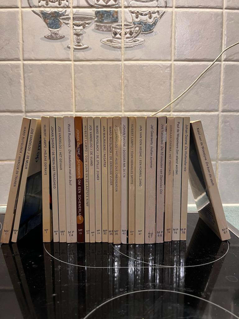 Een pakket boeken uit de Marnixpocket-reeks, Boeken, Ophalen of Verzenden, Gelezen, Nederland