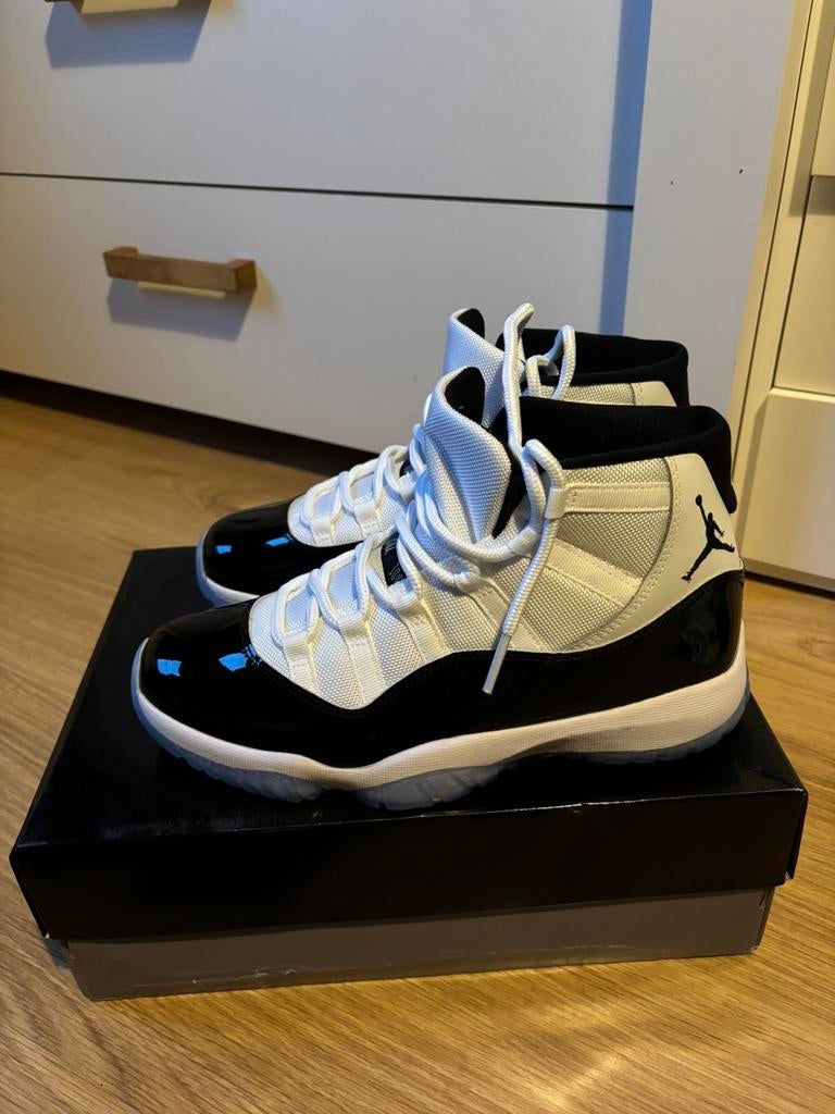 Jordan 11 Concord (2018), Enlèvement ou Envoi, Comme neuf, Blanc, Baskets