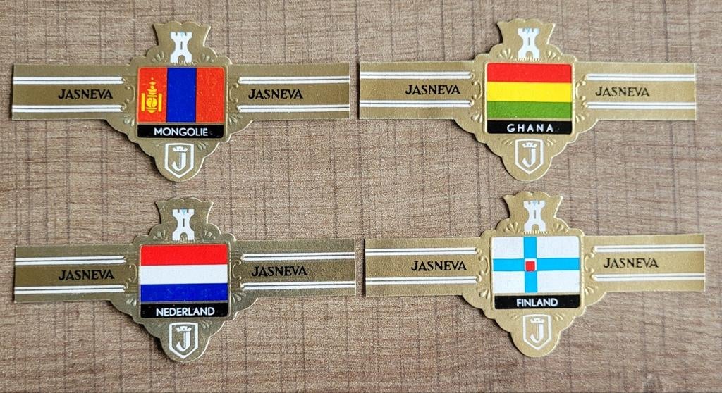 4 oude sigarenbandjes: vlaggen landen, Enlèvement ou Envoi, Utilisé, Bagues de cigare