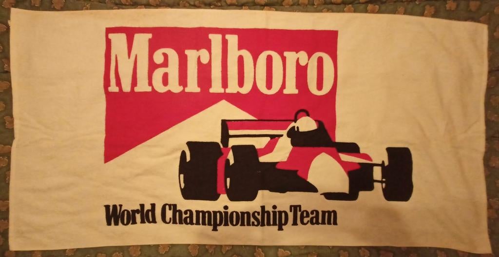 Ensemble de 2 serviettes Marlboro F1, état neuf, Enlèvement ou Envoi