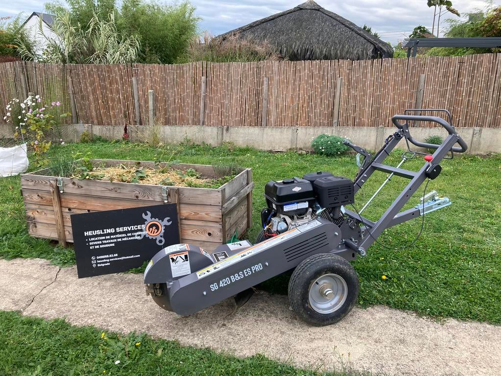 Location rogneuse de souche, Tuin en Terras, Grasmaaiers, Zo goed als nieuw, Elektrische starter, Ophalen