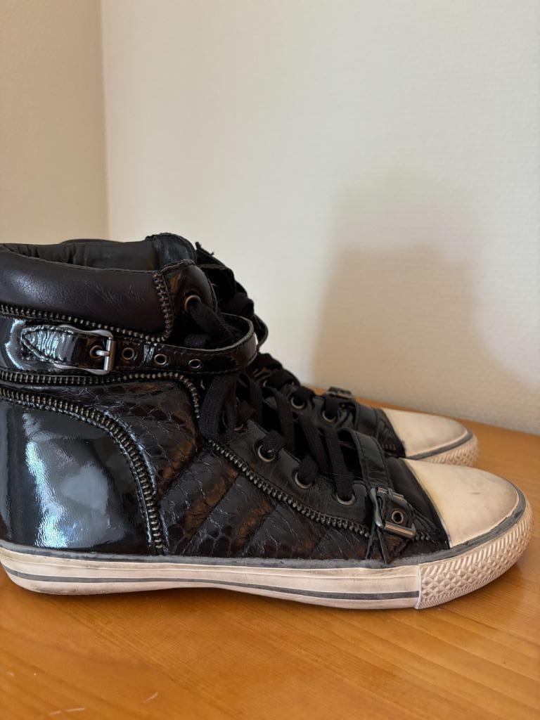 pointure sportive: 40, Enlèvement ou Envoi, Sneakers et Baskets, Comme neuf, Noir