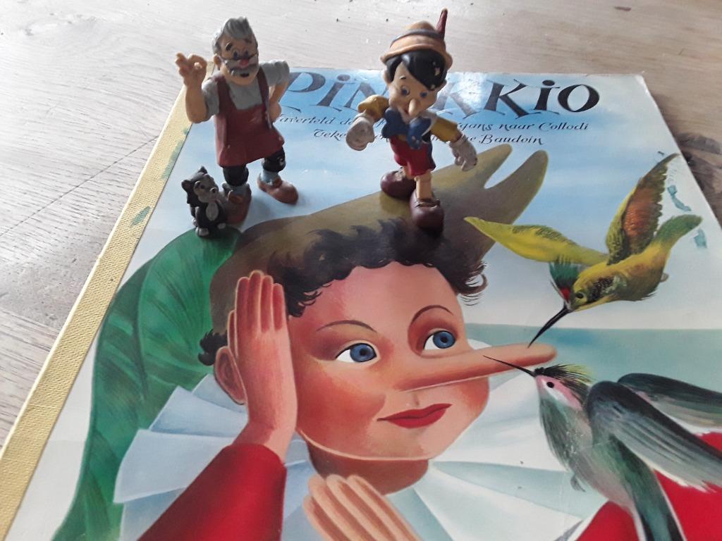 Oud Leesboek Pinokkio 1954 + 2 disneyfiguren, Ophalen of Verzenden