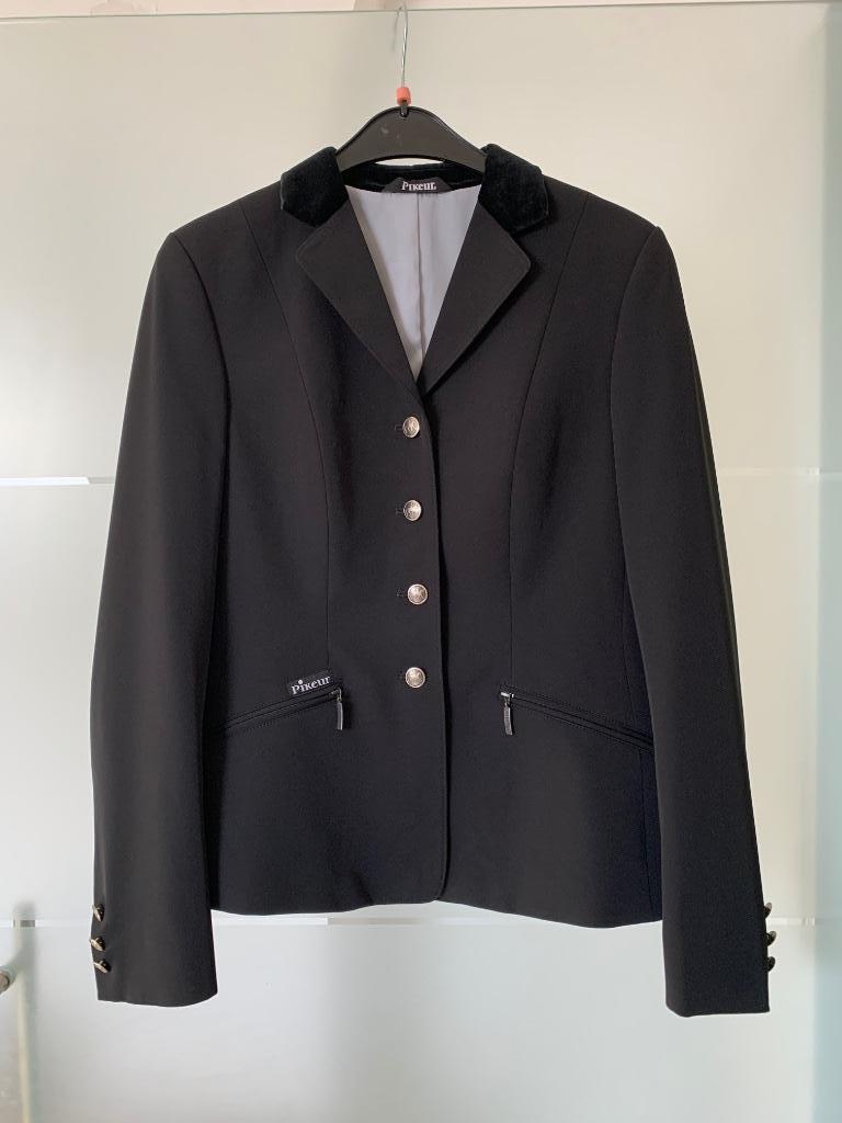 Pikeur skarlett wedstrijdjasje, Dieren en Toebehoren, Ophalen of Verzenden, Zo goed als nieuw, Dressuur, Bovenkleding