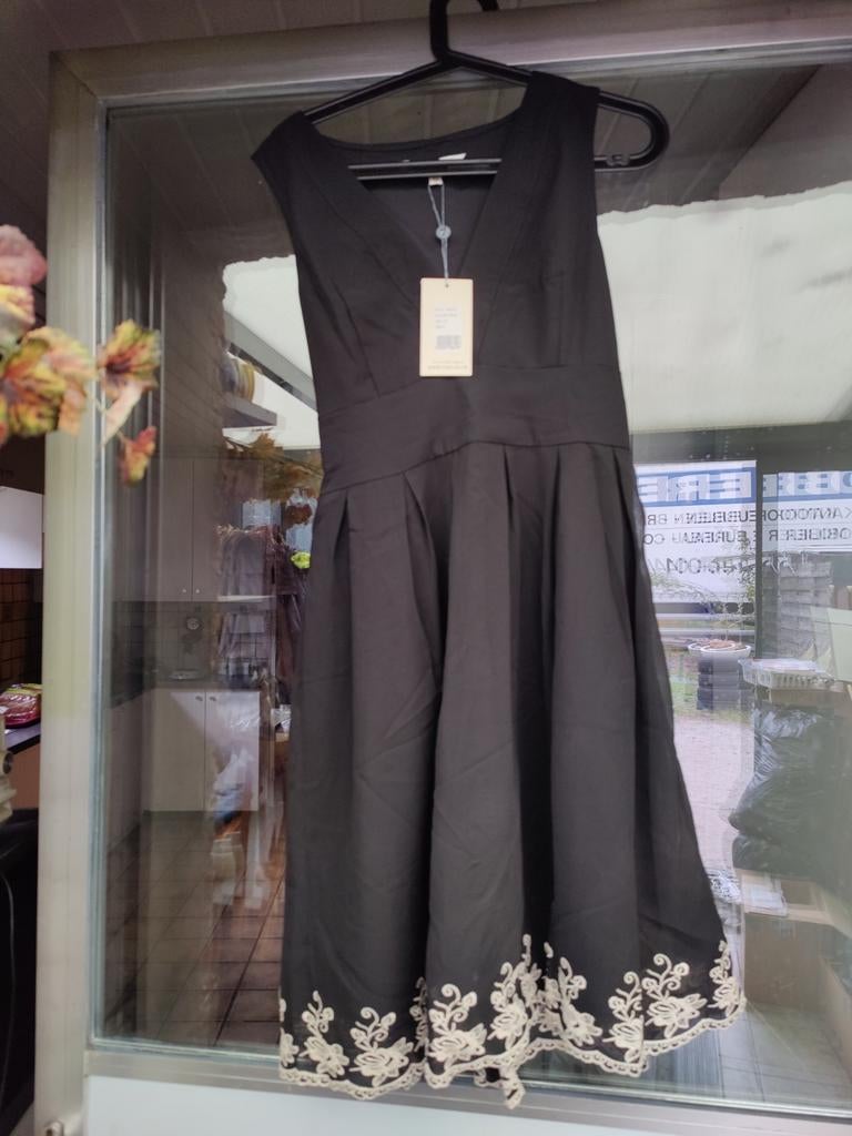 Kleedje nieuw met etiket, Ophalen of Verzenden, Nieuw, Maat 38/40 (M), Zwart