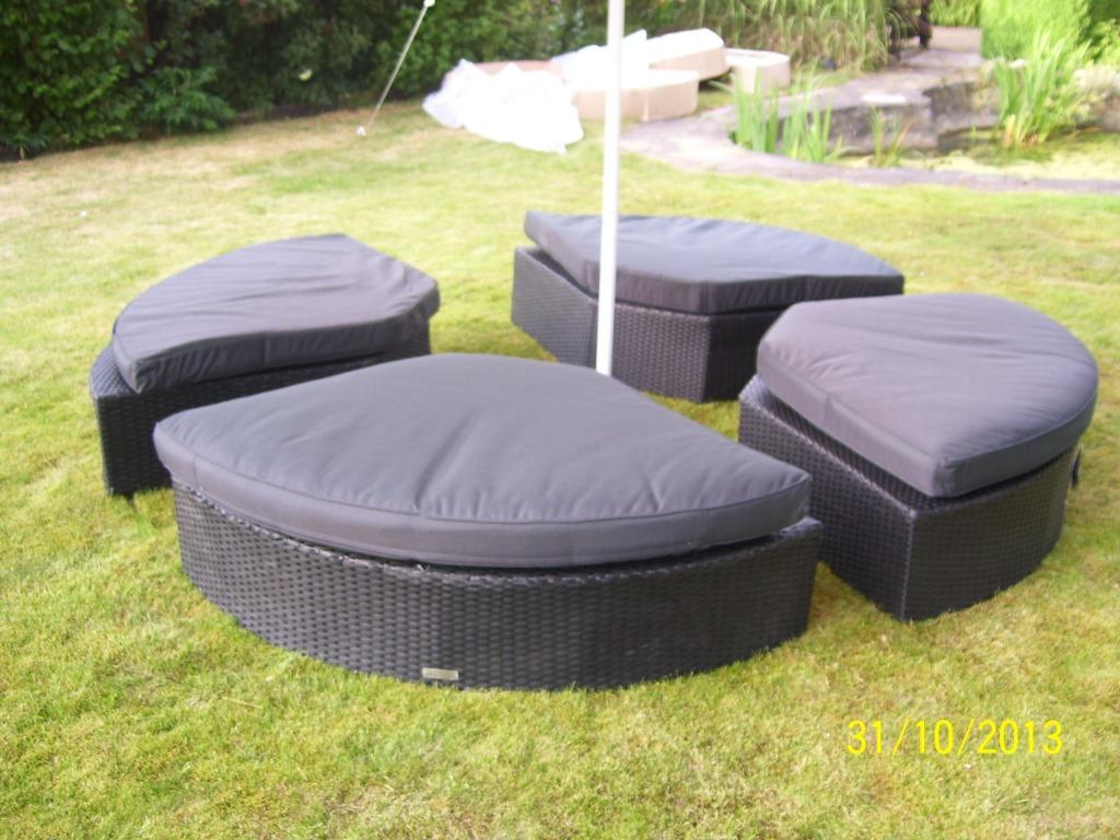 ROND LOUNGESET IN ZWARTE WICKER (ROYAL PATIO) MET DE ZITKUSS, Tuin en Terras, Ophalen, 6 zitplaatsen, Nieuw, Loungeset
