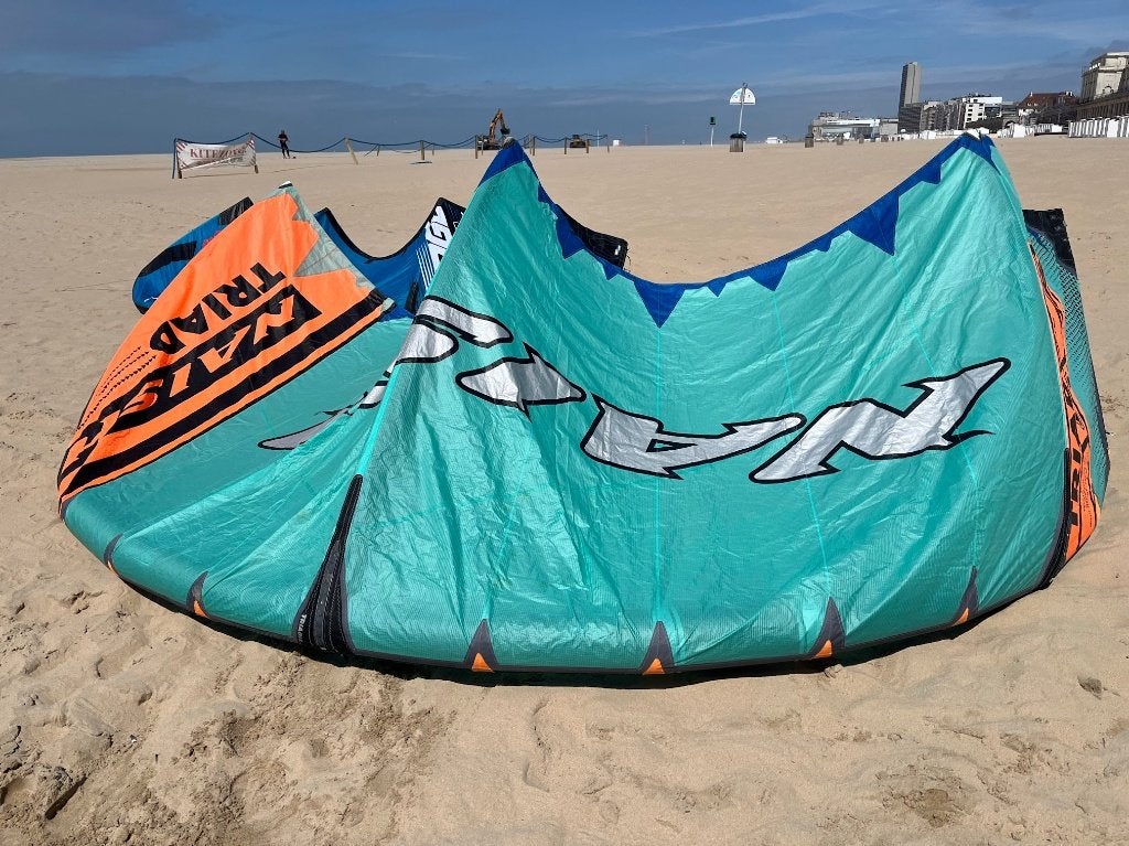 Naish Triad S25 (12m²) Kitesurf Kite, Watersport en Boten, Gebruikt, Geen board, Ophalen of Verzenden, Kite