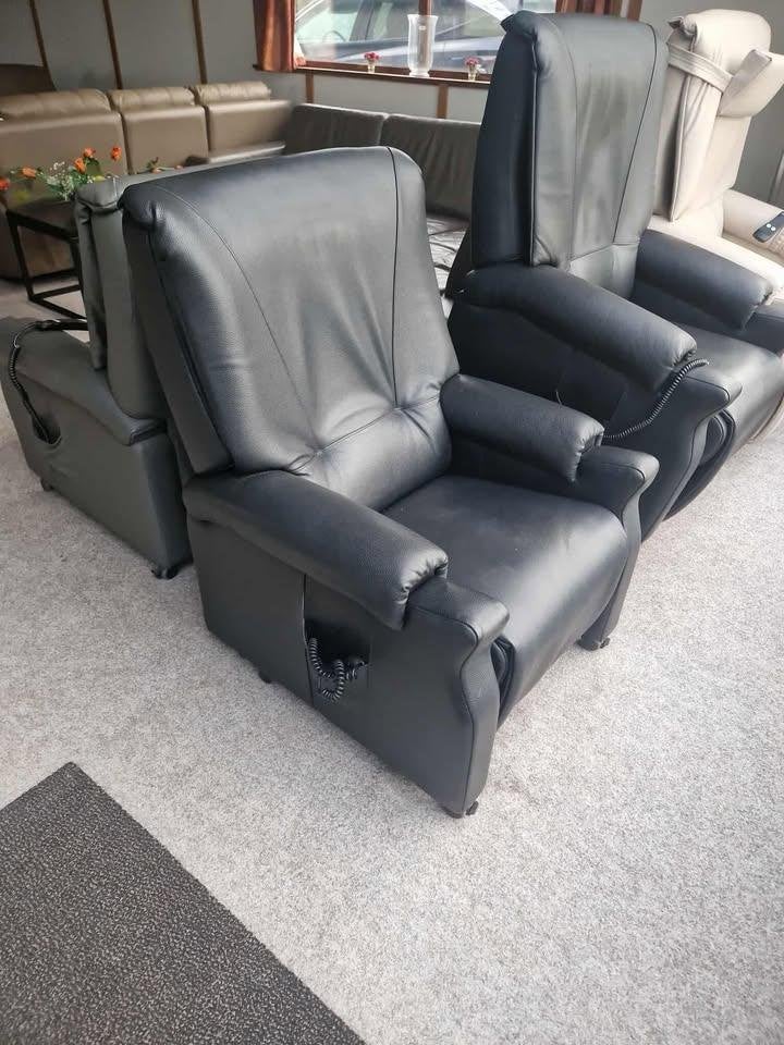ZWARTE BUFFELLEDEREN ELEKTRISCHE RELAX MET LIFTFUNCTIE, Huis en Inrichting, Ophalen, Gebruikt, Leer