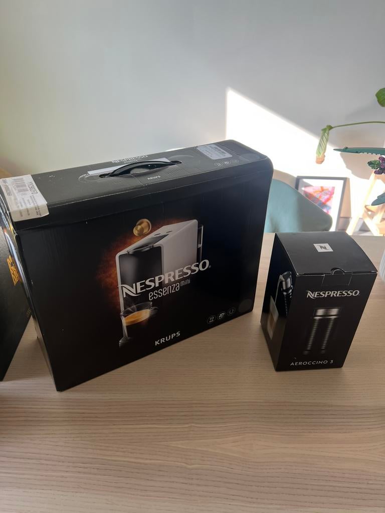 Krups Nespresso Essenza mini deep grey + Aeroccino 3 black, Elektronische apparatuur, Ophalen, Gebruikt, Espresso apparaat, Koffiepads en cups